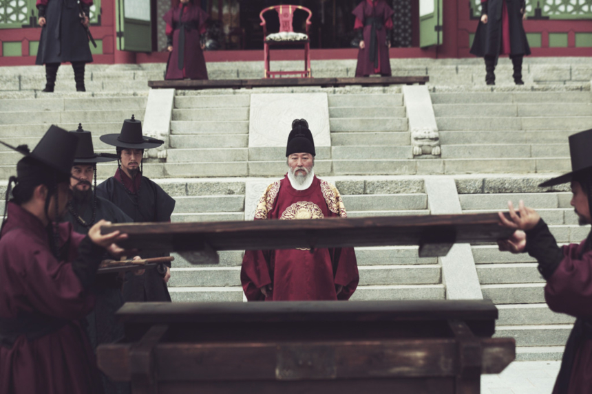 영화 사도 영조 사도세자 뒤주 장면